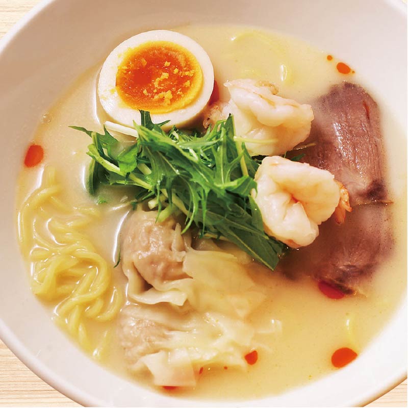 横浜中華街「皇朝」海老鶏白湯ラーメン